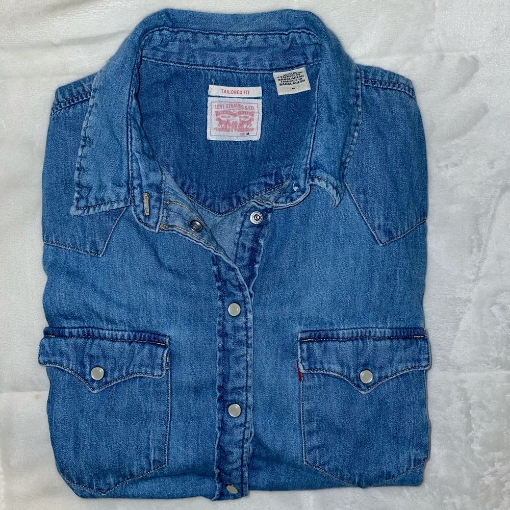 Levi’s Jean women’s button down